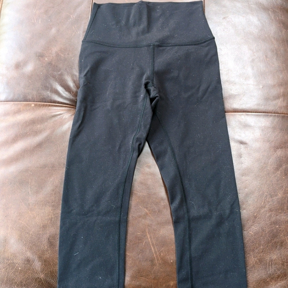 Lululemon wunder under, size 4